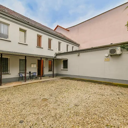 Modernes Altmarkt Apartment Mit Parkplatz 4 Gaeste 55Qm Waschmaschine Wlan Netflix Terrasse Cottbus Exterior photo