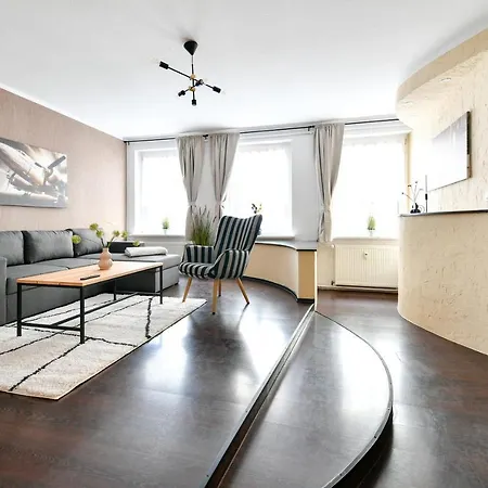 Modernes Altmarkt Apartment Mit Parkplatz 4 Gaeste 55Qm Waschmaschine Wlan Netflix Terrasse Cottbus Exterior photo
