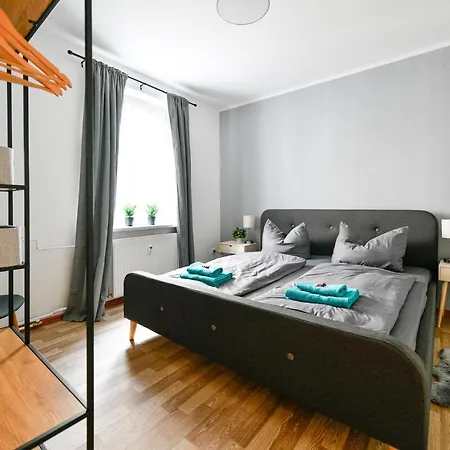 Modernes Altmarkt Apartment Mit Parkplatz 4 Gaeste 55Qm Waschmaschine Wlan Netflix Terrasse Cottbus Exterior photo