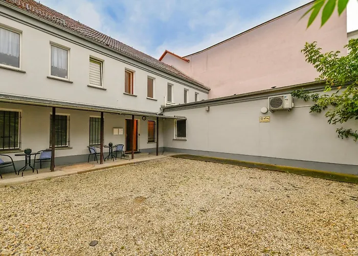 Modernes Altmarkt Apartment Mit Parkplatz 4 Gaeste 55Qm Waschmaschine Wlan Netflix Terrasse