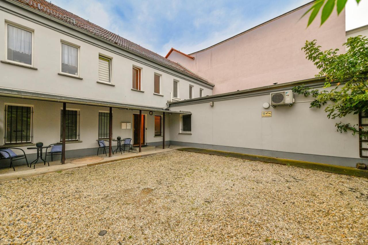 Modernes Altmarkt Mit Parkplatz 4 Gaeste 55qm Waschmaschine Wlan Netflix Terrasse